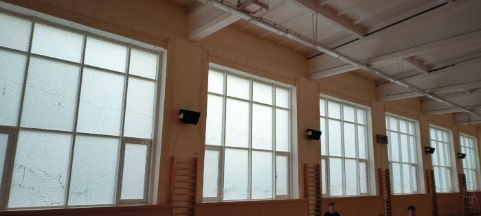 Тонировка матовой пленкой спортзала 119 училища г. Гродно