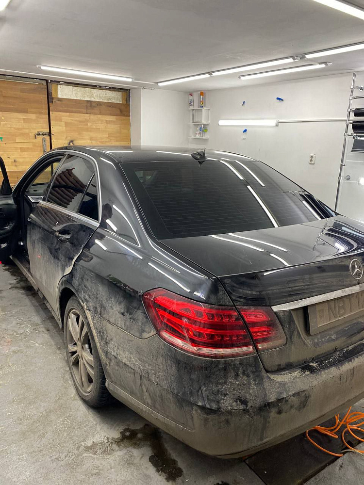 Mercedes - Benz E212, пленка Carbon 15%